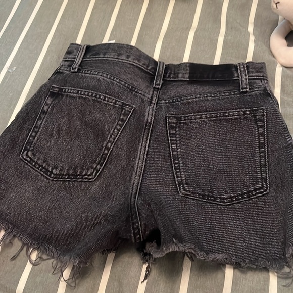 Abercrombie high waisted shorts worn twice color is washed black - Picture 4 of 4